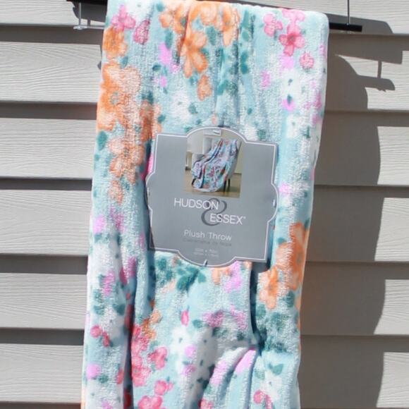 Hudson & Essex Plush Throw Spring Floral Ultra Soft Size 50 in X 70 in NEW - Picture 5 of 16